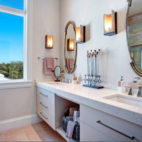 Mặt bàn dài với hai chậu rửa