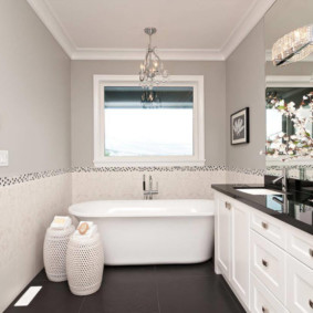 Tắm trắng trên sàn tối