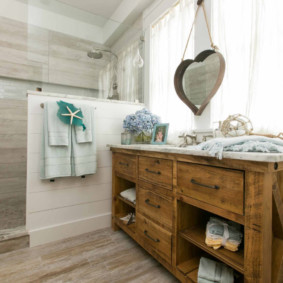 Nội thất phòng tắm bằng gỗ phong cách provence