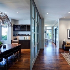 ฉากกั้นห้องตกแต่งด้วยกรอบไม้