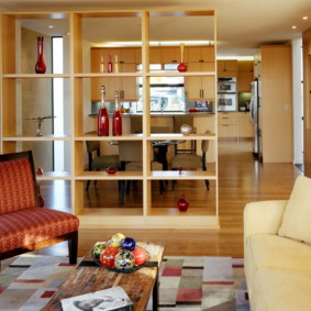 ชั้นวางของแบบเรียบง่ายพร้อมชั้นวางแบบสี่เหลี่ยมผืนผ้า