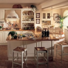 Задните бар столове на дървени крака