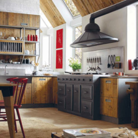 Отворена качулка черна