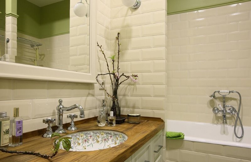 Boar wall finish over English style washbasin