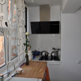 Tirai Rom pada tingkap plastik