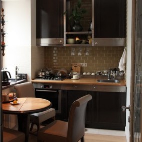 Headset linear dengan facades hitam