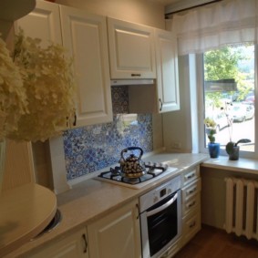 Langsir pendek di tingkap dapur