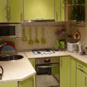 Bentuk berbentuk U di dapur kecil