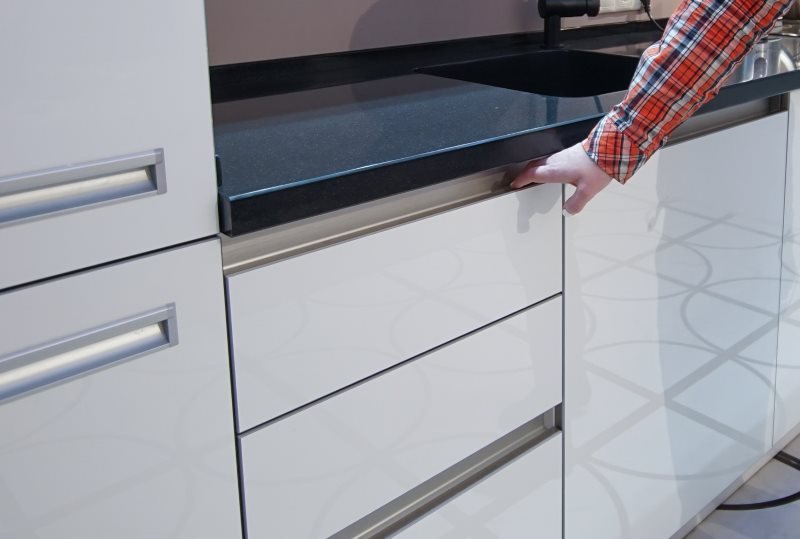 Πρόσοψη κουζίνας με προφίλ Gola