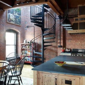 cocina con pared de ladrillo interior