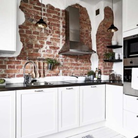 foto de revisión de cocina de pared de ladrillo