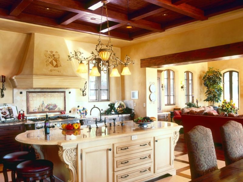 Полилей на дървения таван на кухнята в частна къща