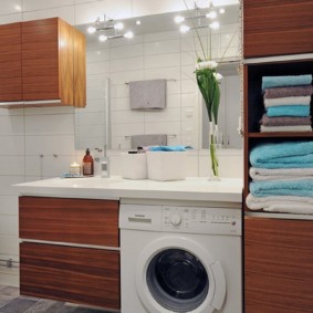 ντουλάπι τοίχων στις επιλογές φωτογραφιών του μπάνιου