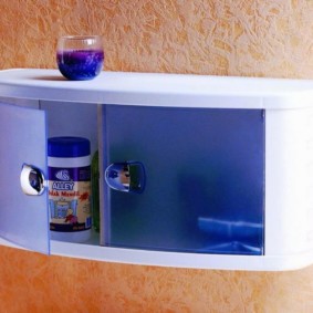 κρέμονται ντουλάπι στο είδος φωτογραφία μπάνιο