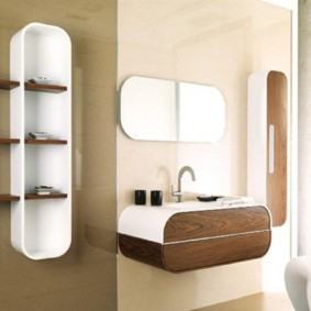 κρεμασμένο ντουλάπι στις προβολές ιδεών μπάνιου