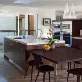 ruang makan di dapur