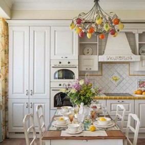 ruang makan di set meja dapur