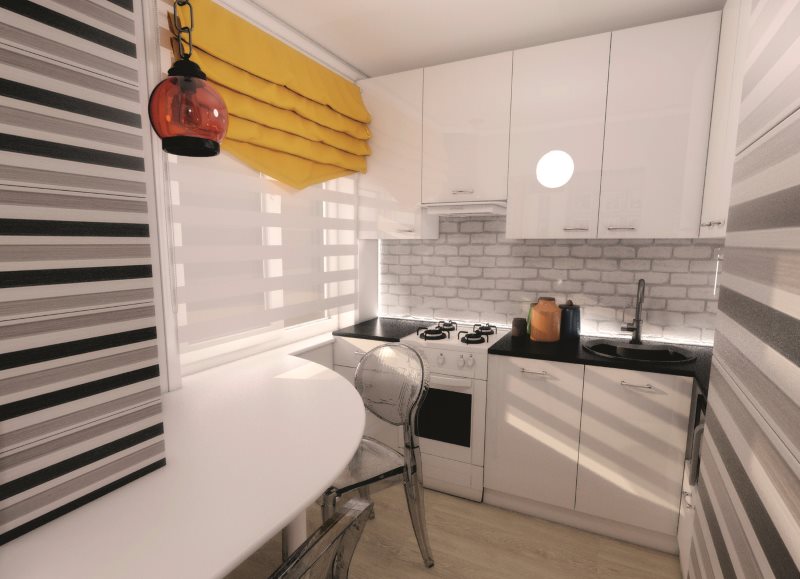 Tirai yang terang di dapur dengan kertas dinding bergaris