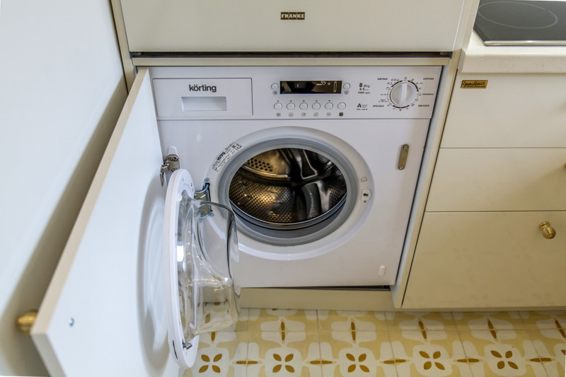Built-in washing machine hatch