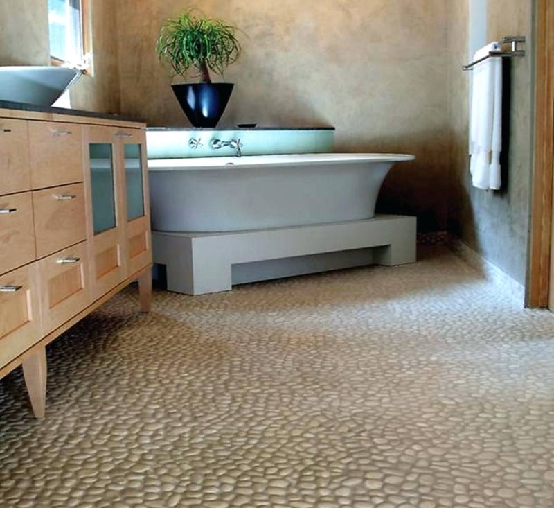 Βότσαλο πέτρα στο πάτωμα του μπάνιου