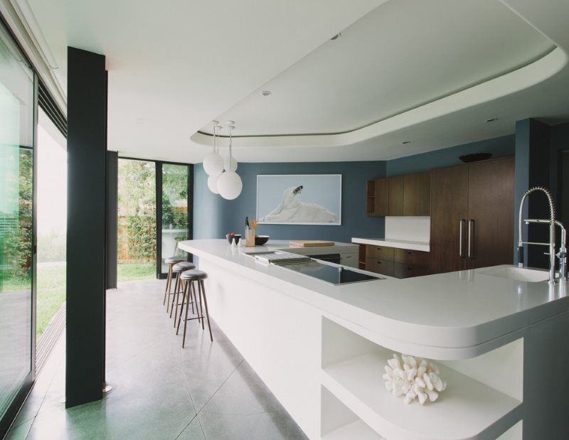 Zoning the kitchen with a two-level stretch-type ceiling