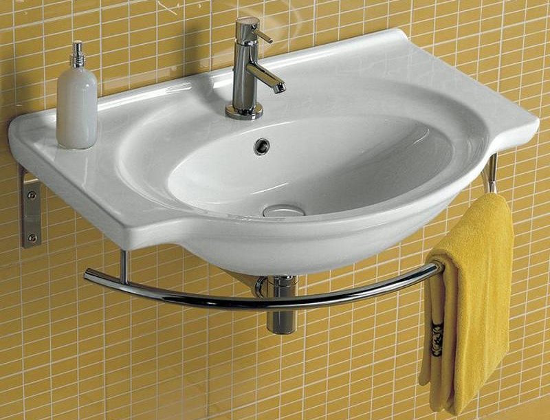 Lavabo suspendu blanc avec porte-serviettes