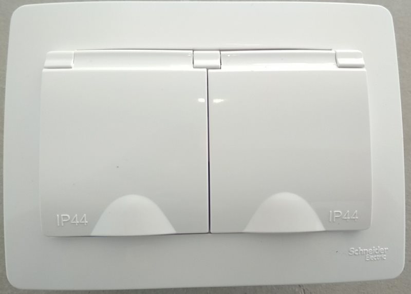 Prise double IP44 pour pièces humides