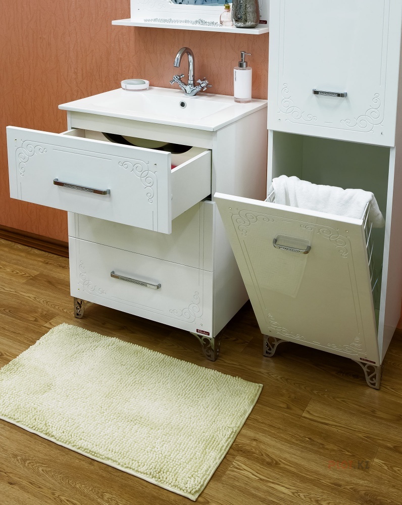 kes pensel almari dengan bakul linen untuk idea reka bentuk tab mandi