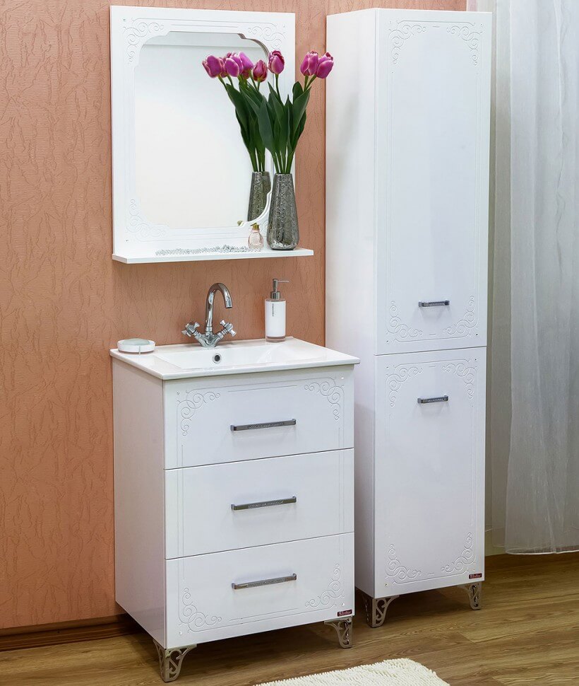 kes pensel almari dengan bakul linen untuk pilihan foto bilik mandi