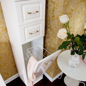 kes almari dengan bakul dobi untuk idea bilik mandi