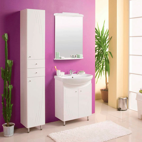 kes pensel almari dengan bakul linen untuk idea dalaman bilik mandi