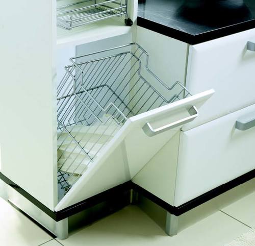 kes pensel almari dengan bakul linen untuk pilihan foto bilik mandi