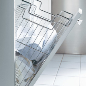 kes almari dengan bakul dobi untuk pilihan bilik mandi