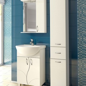 kes pensel almari dengan bakul linen untuk pilihan foto bilik mandi