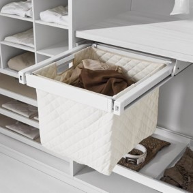 almari kes dengan bakul linen untuk jenis idea bilik mandi