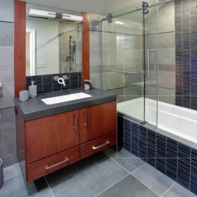 glass curtain for the bathroom