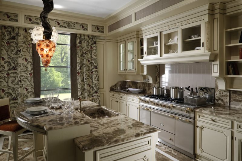 Фасади на кухненски комплект с млечен нюанс