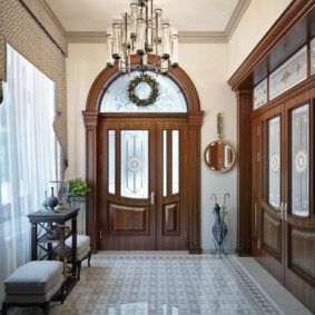 rideaux dans le couloir dans un décor de maison privée