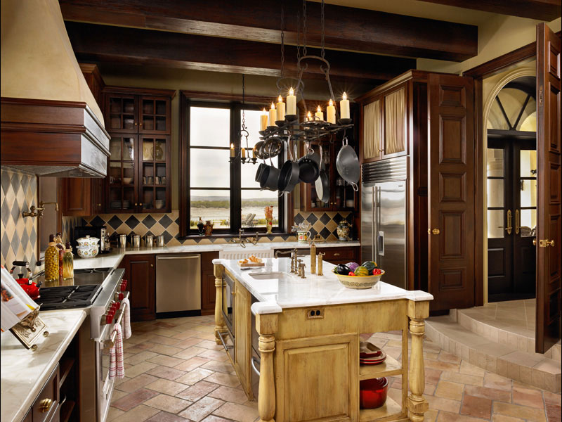 Таванни тигани в островна кухня