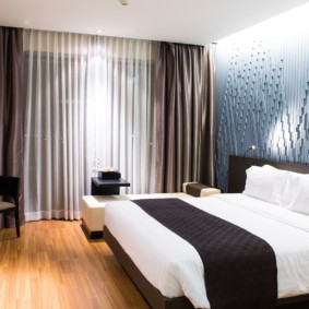 photo intérieure de la chambre marron