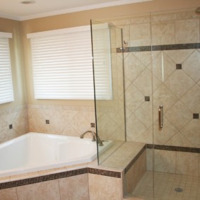 banyo fotoğrafı için sürgülü perdeler