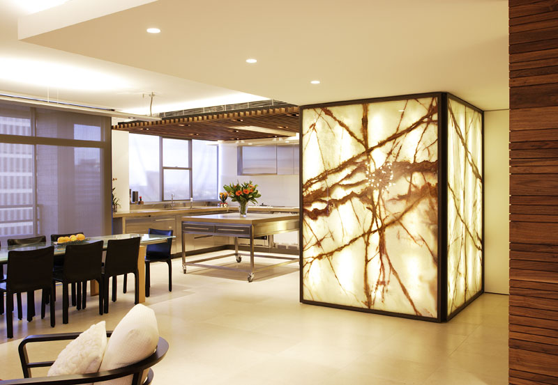 Artificial onyx partition