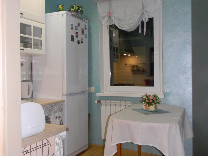 Peti sejuk putih di dapur Khrushchev 5.5 kuasa dua