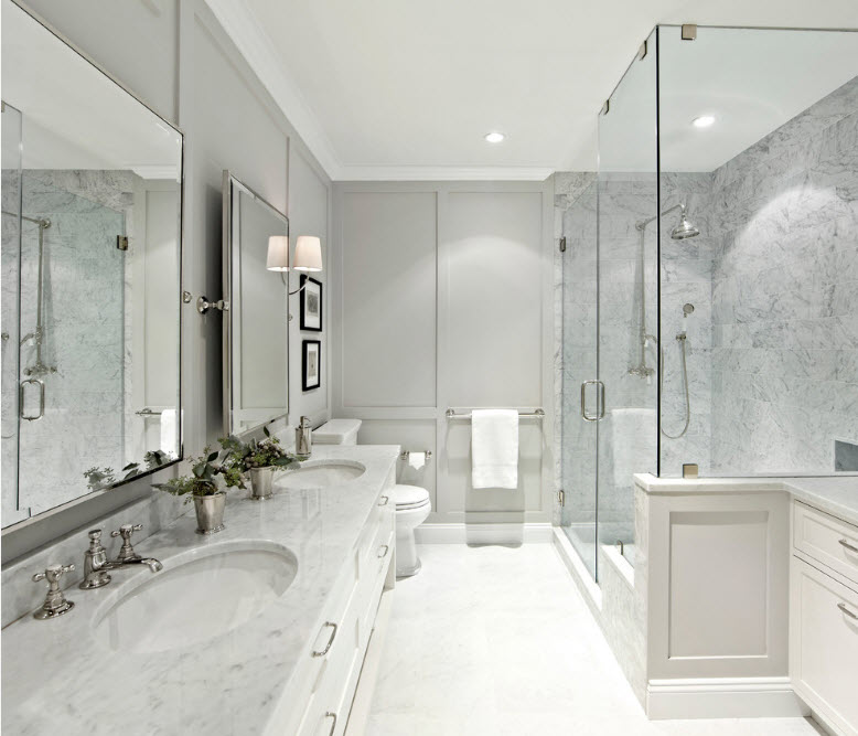 Hai chậu rửa trong phòng tắm