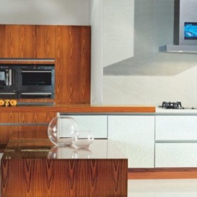 Τηλεόραση στις ιδέες διακόσμησης κουζίνας