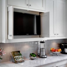 Τηλεόραση στη φωτογραφία σχεδιασμού κουζίνας