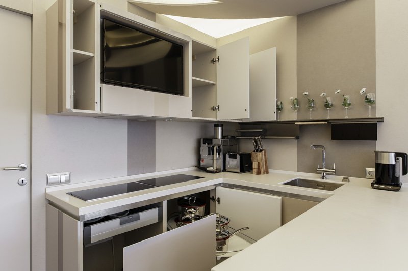 επιλογές για την τοποθέτηση μιας τηλεόρασης στη φωτογραφία της κουζίνας