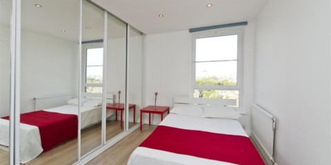 armoire pour une chambre dans le mur