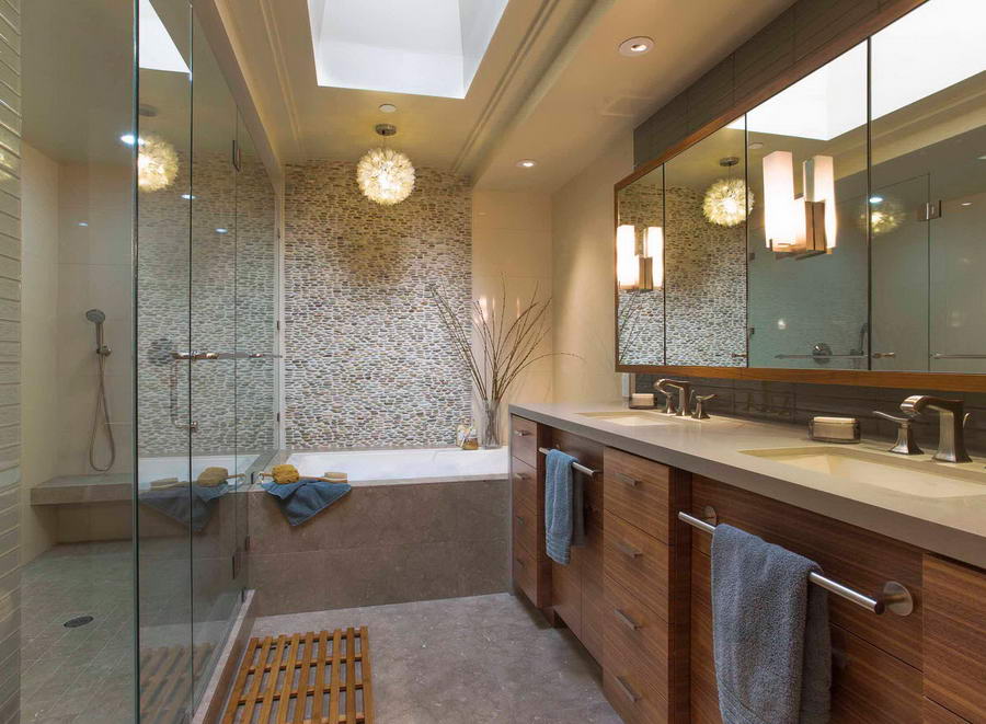 kabinet cermin di bilik mandi