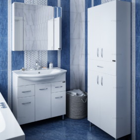 kabinet cermin di bilik mandi